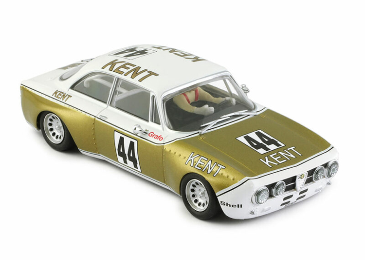 RevoSlot Alfa Romeo GTA  Kent # 44  gold